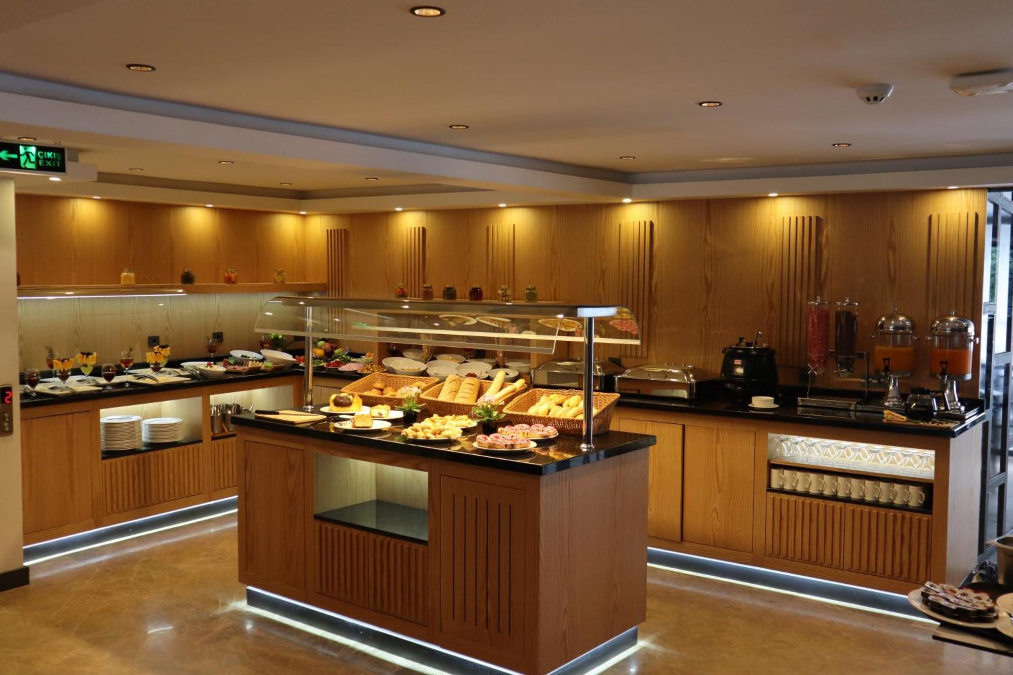 Days Inn By Wyndham Istanbul Arnavutkoy — Photos 2